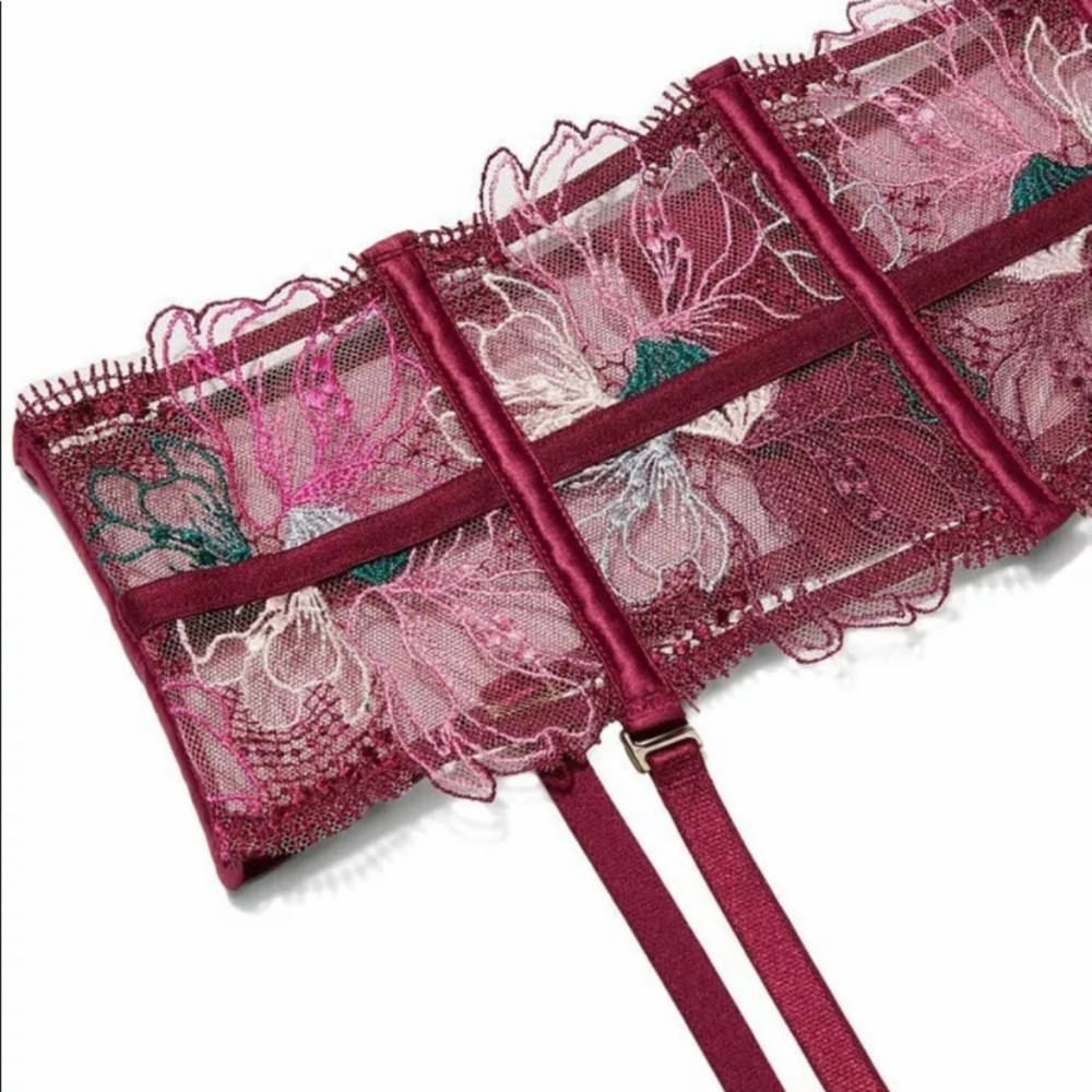 VICTORIA’S SECRET Floral Embroidered Lace Garter Belt Burgundy Size M